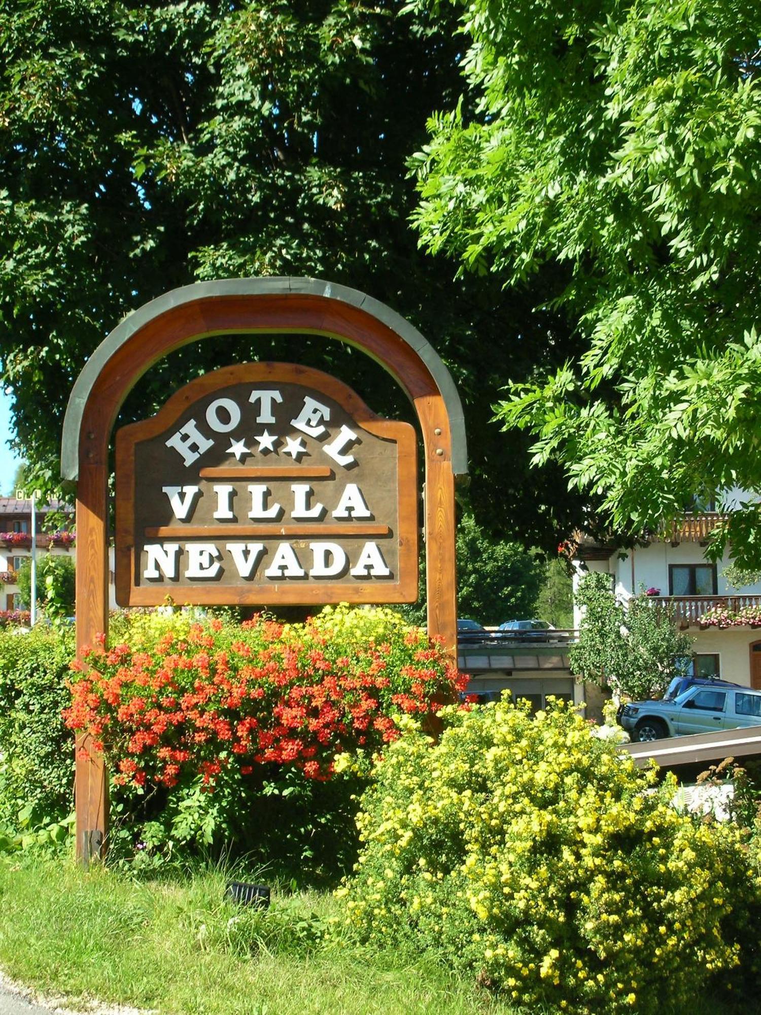 Hotel Villa Nevada Cortina d'Ampezzo Bagian luar foto