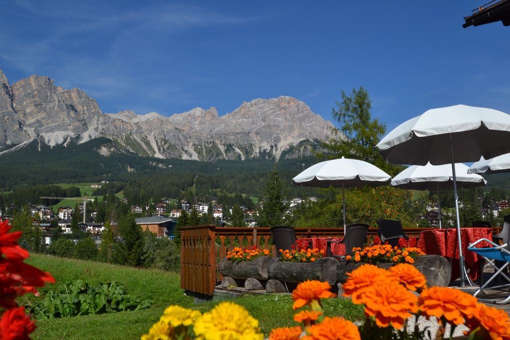 Hotel Villa Nevada Cortina d'Ampezzo Bagian luar foto